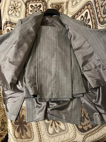 prada kurtka: - Üçlük kostyum dəsti: pencək, jilet və şalvar - Rəng: boz, incə — 2