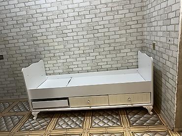 uşaqlar ucun lovhə: Uşaq çarpayısı – ağ rəngdə, klassik dizaynlı - Material: MDF/laminat — 2