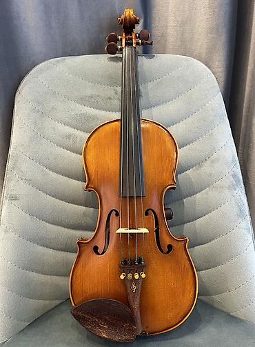 Skripkalar: Yamaha YEV-104 Xereyi Güclendiricisi içine yığılmış Ela seslenmesi — 2