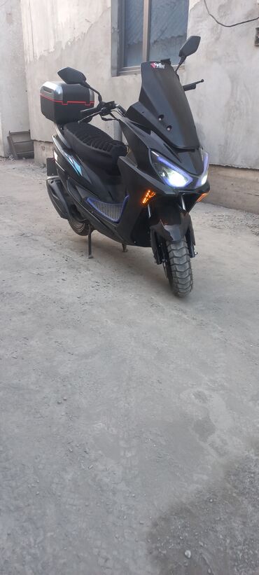 Скутеры: Макси-скутер 150 куб. см, Бензин, Б/у — 10