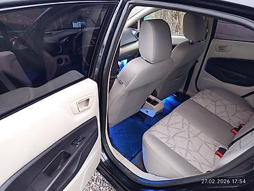 Ford: Ford Fiesta: 2010 г., 1.6 л, Механика, Бензин, Седан — 4