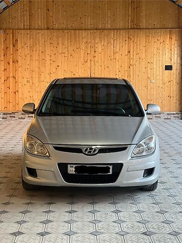 Hyundai: Hyundai i30 hatchback – gümüş rəng - Korpus: 5 qapılı hatchback — 5