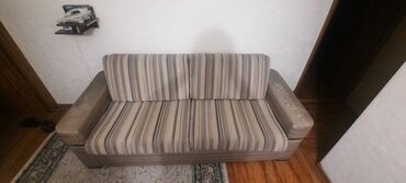 кровати диваны: Прямой диван, цвет - Бежевый, Б/у