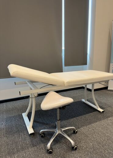 tibb bacisi profil hekim qiz sekilleri: Tibbi/müalicə və spa prosedurları üçün peşəkar masaj/estetik yatağı və