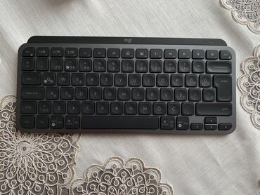 mini çanta: Logitech MX mini klaviatura. Sadece 1-2 defe yoxlamaq meqsedi ile