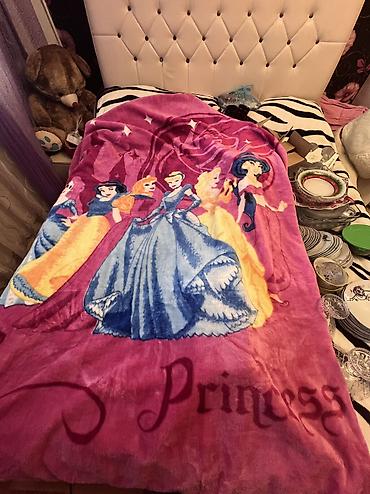 Текстиль: Uşaq üçün rəngarəng yun/plüş yorğan. Üzərində “Princess” yazısı və — 1