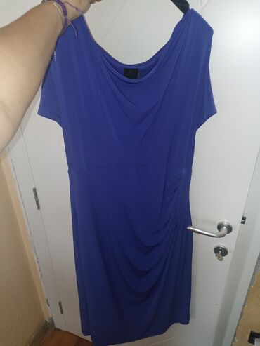 haljina cena o: Nova haljina materijal se ne gužva,L veličina 
cena 600