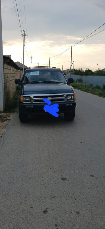 böyülər üçün maşın: Chevrolet : 4 l | 1997 il | 25444 km Universal