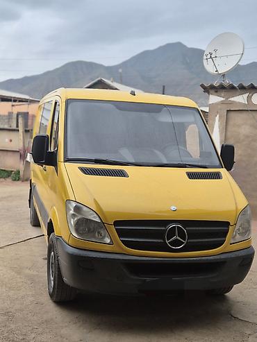 дизел движок: Mercedes-Benz Sprinter, цельнометаллический фургон в ярком жёлтом — 5