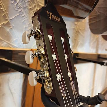 valencia gitara: Klassik gitara valencia vc204twr simlərin sayı: 6 üst:sitka spruce — 3