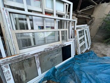 пятикамерные пластиковые окна: Представлен набор ПВХ окон различных размеров и конфигураций. В
