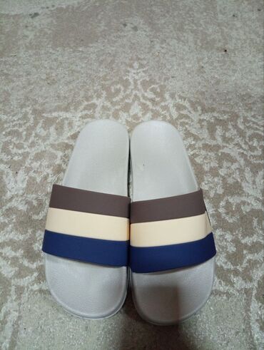 обувь зима женская: Размер 40 40.5
новый из китая
цена:700