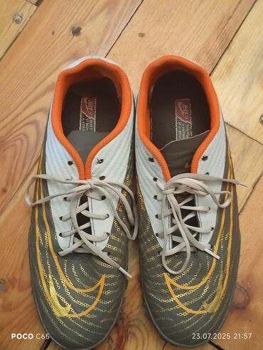 Polo köynəklər: Butslar Nike, Ölçü: 40, İşlənmiş