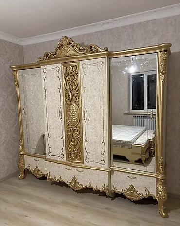 мастер спальня: Спальный гарнитур в классическом дворцовом стиле. Состав комплекта: - — 3