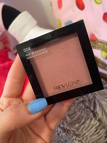 džemper: Revlon rumenilo novo original 600 din
Nijansa 004 
Rosy rendezvous — 1