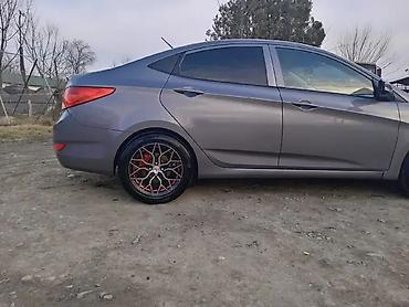 Hyundai: Hyundai Accent sedan - Kuzov: sedan, boz rəng - Mühərrik: benzin - — 3