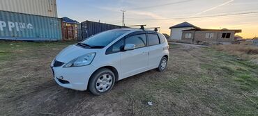 Honda: Honda Fit: 2010 г., 1.3 л, Вариатор, Бензин