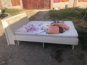 Двухъярусные кровати: Продаю кровать двухспальная забирайте почти бесплатно 3-тысяч