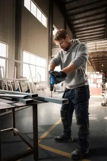 Akumulatorske bušilice: Tehnički podaci Dodatni podaciNapon akumulatora18,0 VObrtni momenat — 10