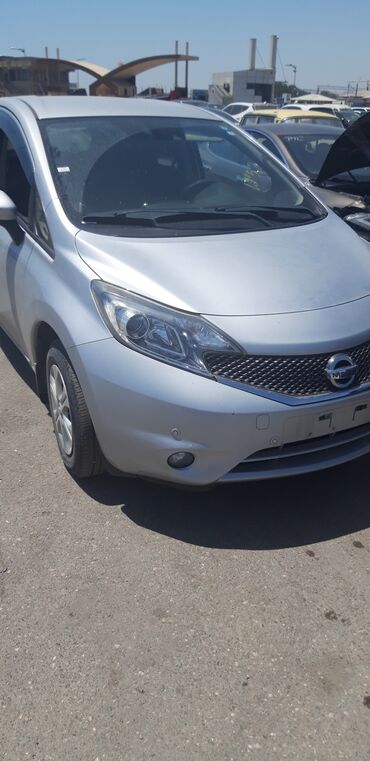 Hyundai: Nissan Note – gümüşü rəngli, şəhər üçün ideal kompakt hetçbek