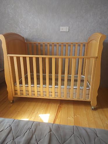 qıf: Oğlan və qız üçün, İşlənmiş, Dördbucaq, Beşik, Dəstsiz, Matras ilə, Yellənmə mexanizmsiz — 1