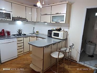 Ev üçün digər mebel: Mətbəx: - Künc tipli, krem rəngli parlaq fasadlı modul mətbəx mebeli - — 3