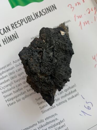 Əntiq əşyalar: Meteorit daşı satılır