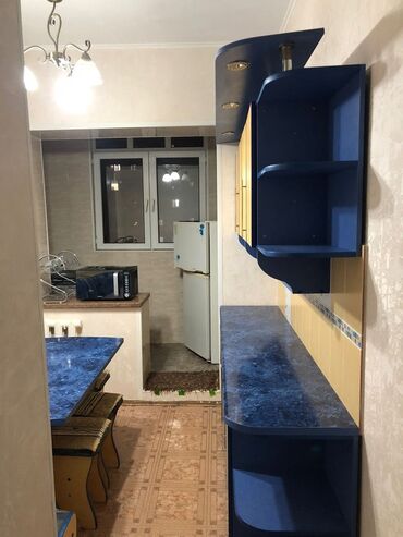 пишпек рабочий городок: 3 бөлмө, Риелтор, Чогуу жашоосу жок, Толугу менен эмереги бар