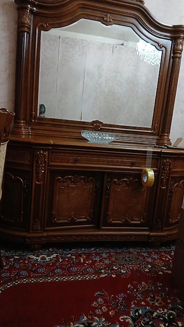 mebel alan usta: Klassik üslubda qonaq otağı mebel dəsti Tərkibi: - Şkaf-vitrin: üç — 2