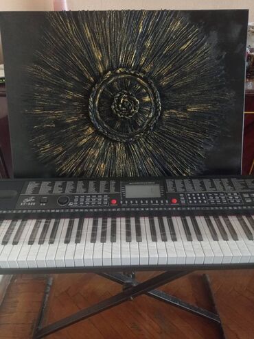 Şəkillər, tablolar: Tablo lar. Kətan üzərində işlənib. Təkcə boya deyil,Çoxlu işləmələr — 14