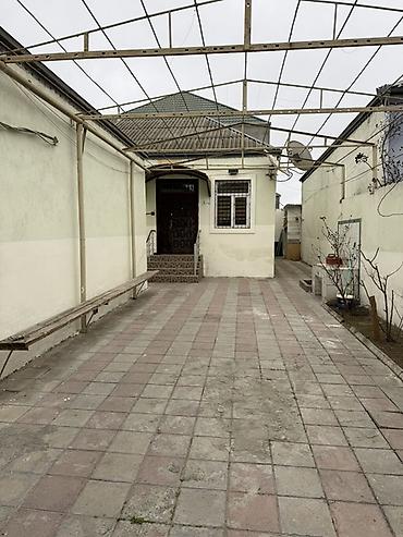 Həyət evləri və villaların satışı: Şəhər daxili dar küçədə yerləşən həyət evi. Xüsusiyyətlər: - — 4