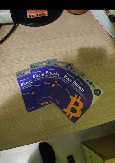 nakit od hirurskog celika – слике: Nekoliko kartica za kriptovalutu Bitcoin, svaka sa opsegom vrednosti
