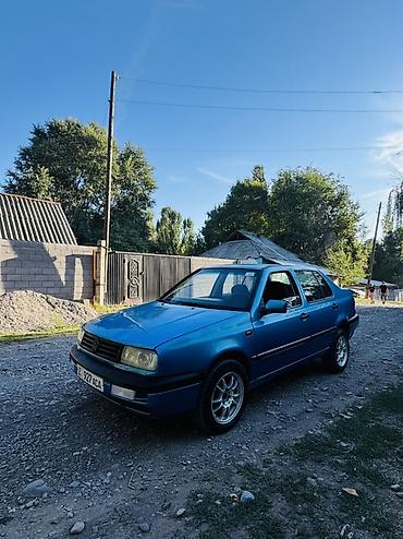 авто до 6000 долларов: Volkswagen Vento: 1993 г., 2 л, Механика, Бензин, Седан — 2