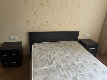 Комоды: Двуспальная кровать, Б/у