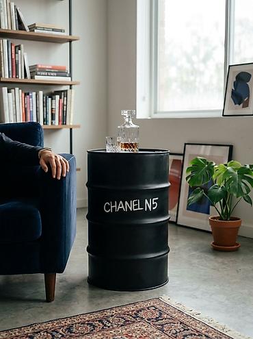барельев: Барель-стол CHANEL N°5 - Эффектный акцент интерьера в стиле — 4