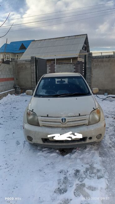 Toyota: Toyota ist: 2003 г., 1.3 л, Автомат, Бензин, Хэтчбэк