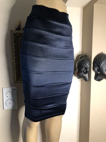 Suknje: Suknja S
Savrsena, kao nova