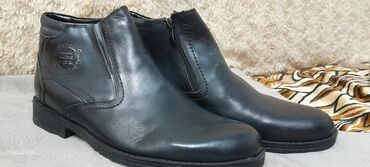 eqa shoes qara qarayev: Boğazlı kişi ayaqqabısı( botinka), qara rəngdə, ölçü-42, qiymət 55 AZN