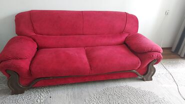 красный диван: Цвет - Красный, Б/у