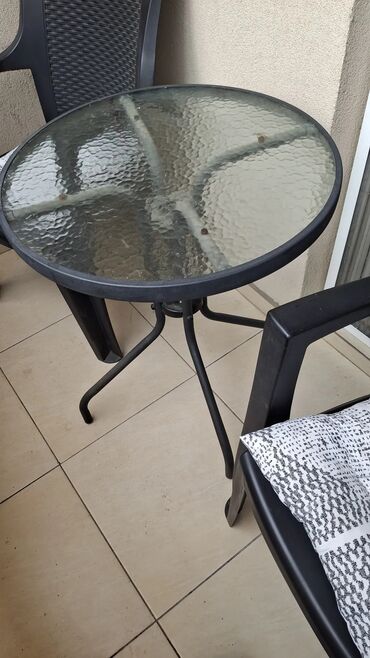 Setovi stolova i stolica: Balkonski set – sto i 2 stolice - Set sadrži: okrugli baštenski sto i — 13