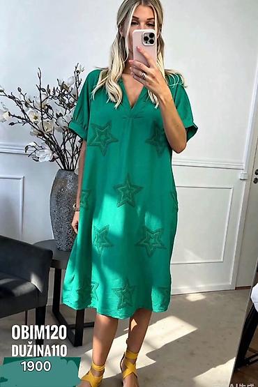 dioptrija plus 3: Haljina sa zvezdicama – komotan kroj. - Model: široka lepršava haljina — 2