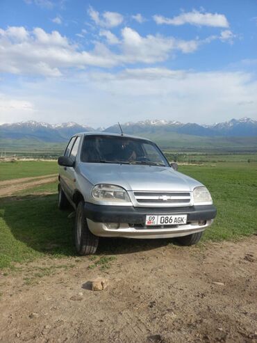 ВАЗ (ЛАДА): ВАЗ (ЛАДА) 4x4 Нива: 2004 г., 1.7 л, Механика, Бензин, Внедорожник