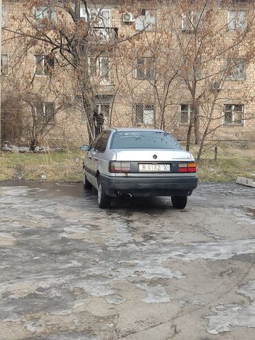 ауди 2 куп: Volkswagen Passat: 1988 г., 1.8 л, Механика, Бензин, Седан