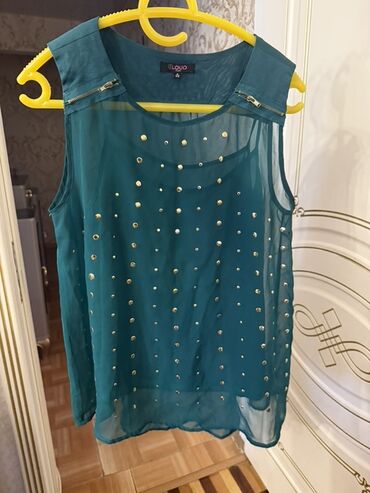Köynək və bluzalar: Brend: Liu Jo Model: İkiqat qadın bluzası/top - Rəng: zümrüd-yaşıl