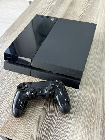 PS4 (Sony Playstation 4): Ps4 satılır 
1 pult 
500gb yaddaş