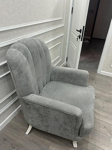 gaming kreslolar: Boz rəngli yumşaq kreslo. İstifadə edilməyib. - Material: məxmər — 3