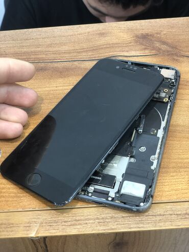 Apple iPhone: IPhone 8, 64 GB, Qara, Zəmanət, Qırıq, Barmaq izi