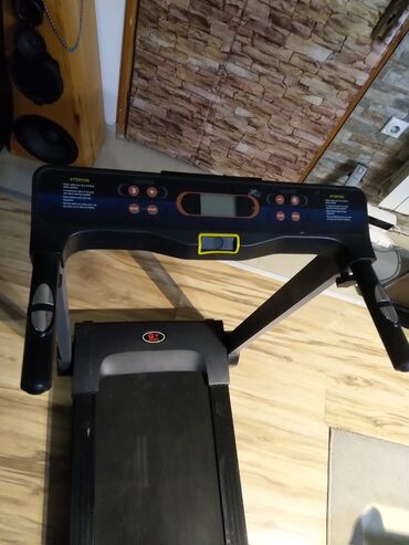 Trake za trčanje: Traka za trčanje (električna) - Kompaktna kućna traka sa LCD — 5