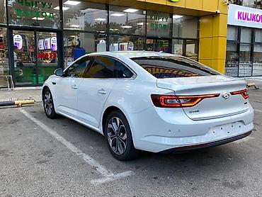 Renault: Renault Centennial: 2019 г., 2 л, Автомат, Бензин, Седан — 2