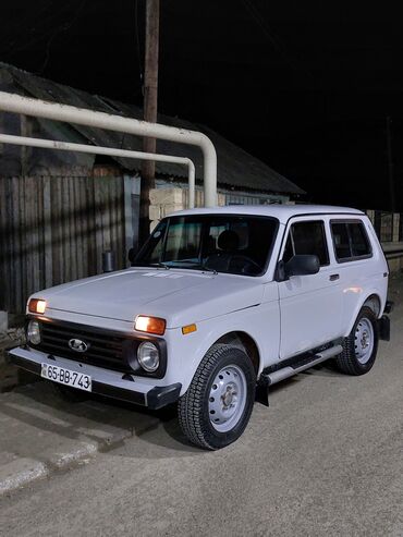 17 lik disk teker: VAZ (LADA) 4x4 Niva: 1.7 l | 1997 il 138000 km Ofrouder/SUV